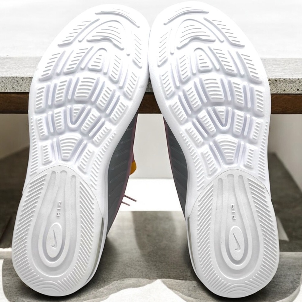 Women's Nike Air Max Axis - Arctic Light Pink/White - Picture 6 of 9